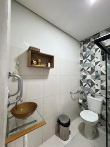 Un baño de Loft Estilo seguro e bem localizado 55 fotos más