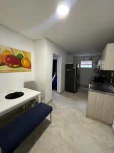 Η κουζίνα ή μικρή κουζίνα στο Amoblado laureles San Joaquín