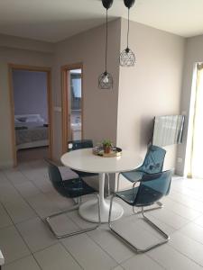 Billede fra billedgalleriet på Beachfront Amazing New Apartment i Limassol