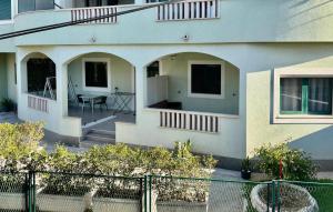 Μπαλκόνι ή βεράντα στο Awesome Apartment In Duce With House Sea View