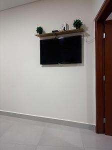TV a/nebo společenská místnost v ubytování Apartamento no centro de Tatuí 3