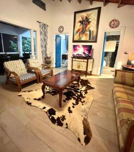 a living room with a couch and a coffee table at MountainzenEscape in Los Altos de Cerro Azul