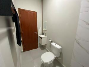 Koupelna v ubytování Apartamento no centro de Tatuí 3 + 14 fotografií