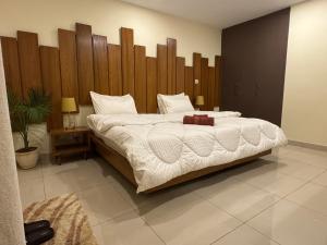 Кровать или кровати в номере The Skyluxe Designer Suite with Rooftop Pool +66 фотографий