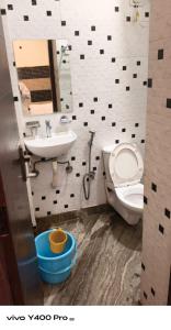 Ένα μπάνιο στο Family Hotel Shiva