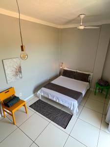 a small bedroom with a bed and a table at Bertholi Beira-Mar in Serra