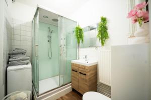 Bilik mandi di T2 Moderne Plein Centre +26 gambar