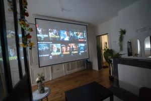 Televisyen dan/atau pusat hiburan di T2 Moderne Plein Centre