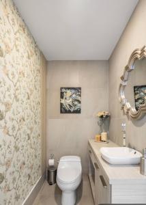 a bathroom with a toilet and a sink and a mirror at Vita House in Quito