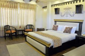 Kama o mga kama sa kuwarto sa Hotel Encounter Nepal & Spa