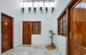 a hallway with a door and a potted plant at 3 Bedroom Awesome Apartment In Aznalcázar in Aznalcázar