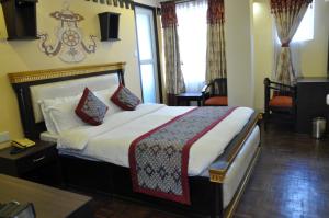 Kama o mga kama sa kuwarto sa Hotel Encounter Nepal & Spa