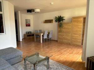 a living room with a couch and a table with chairs at Gemütliche 2-Zimmerwohnung in Schönefeld