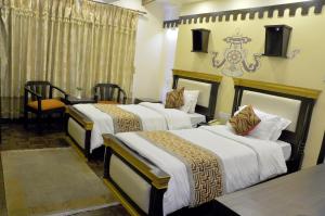 Kama o mga kama sa kuwarto sa Hotel Encounter Nepal & Spa