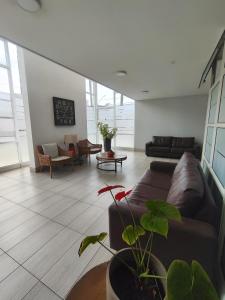 a living room with a couch and a table at Edificio Matiz Cavancha in Iquique