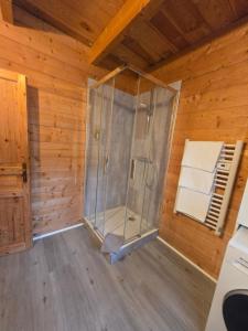 Ένα μπάνιο στο Lodge du Parc des Combes avec Accès Parc inclus selon calendrier ouverture Parc