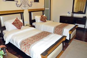 Kama o mga kama sa kuwarto sa Hotel Encounter Nepal & Spa
