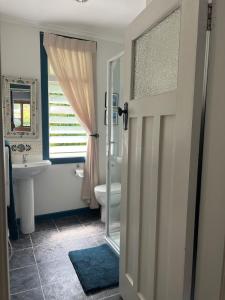 Koupelna v ubytování amelie, urban retreat awaits