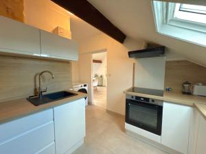 Kuchyň nebo kuchyňský kout v ubytování Havre de paix - 15 min Paris - 6 pers