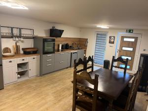 Kuchyň nebo kuchyňský kout v ubytování Prista Ranch Cirkulane