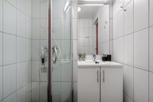 a bathroom with a shower and a sink at Fjellheim Kurs- og Misjonssenter in Tromsø
