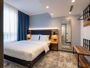 Postel nebo postele na pokoji v ubytování ibis Styles Hamburg Barmbek