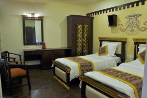 Kama o mga kama sa kuwarto sa Hotel Encounter Nepal & Spa