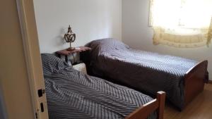 a bedroom with a bed and a table and a window at Casa Inspira in Neuquén