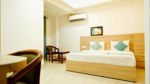 Giường trong phòng chung tại CORPORATE STAYS-Sector 43