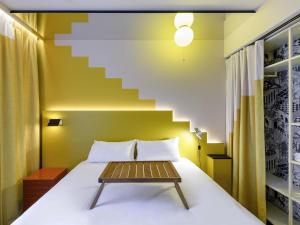 Postel nebo postele na pokoji v ubytování ibis Styles Zurich City Center