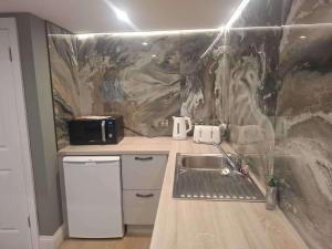 Gallery image of Studio - Sleeps 4 - Garden - Parking - Wifi in Blessington