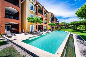 Bazén v ubytování Beachfront Easy Beach Access, Security & Cameras nebo v jeho okolí