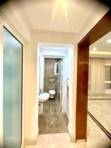 Ένα μπάνιο στο Luxury Stay with Panoramic Sea Views, Tourist zone