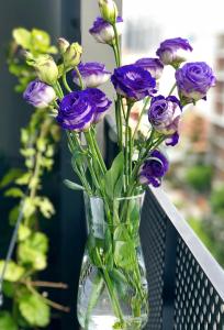 a vase filled with purple flowers sitting on a table at Gîte La Combe Verte in Ratières +2 photos