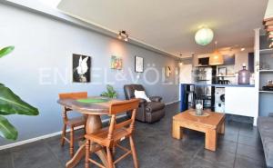 een woonkamer met een tafel en een bank bij Live a Beach Life in the Heart of La Serena! in La Serena