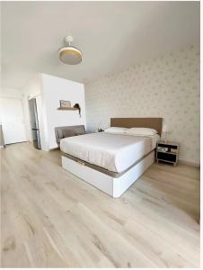 Apart Benálmadena with SWIMMING POOL open all year房間的床 +47 張相片