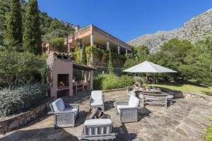 Nespecifikovaný výhled na hory nebo výhled na hory při pohledu z prázdninového domu