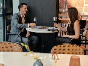 Επισκέπτες που μένουν στο Movenpick Hotel Melbourne On Spencer