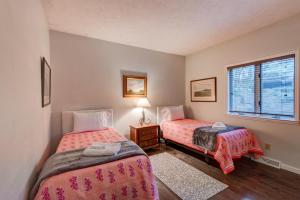 a bedroom with two beds and a window at Chetola: Robin 1 in Blowing Rock
