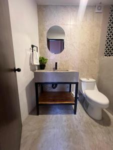 Koupelna v ubytování Adhoc Fundidora