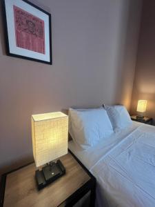 Postel nebo postele na pokoji v ubytování Adhoc Fundidora