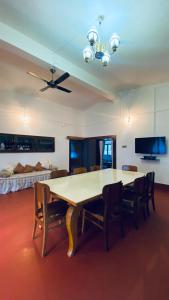 Μια τηλεόραση ή/και κέντρο ψυχαγωγίας στο The Rustic Dwell