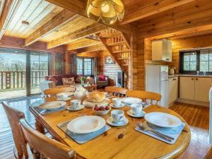 a dining room with a table and a kitchen at 3 Bed in Clovelly 00369 in Clovelly +8 photos