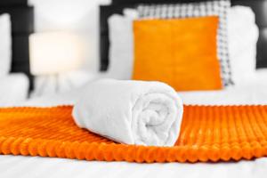 Postel nebo postele na pokoji v ubytování Stylish 2 Bed House - Fast Internet - Garden - Parking 55H