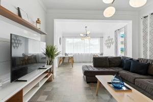 a living room with a couch and a tv at V2 Pr Rentals Next To La Placita De Santurce in San Juan