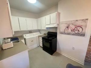 Ảnh trong thư viện ảnh của FULL KITCHEN 12min from DTOWN Room B ở Montréal