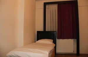 a bedroom with a bed with a mirror and a window at butik konaklama in Aksaray