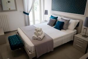 a bedroom with a bed with two teddy bears on it at Civico 49 Bed&Breakfast in Lecce