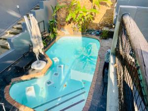 Bazén v ubytování Waterkloof Heights Guest House nebo v jeho okolí