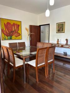 Χώρος καθιστικού στο Casa em Penedo - Itatiaia